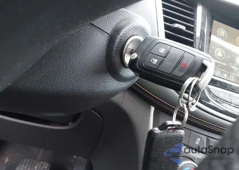 2018 Chevrolet Trax Ls z USA, uszkodzony, nr VIN KL7CJNSB1JB576897